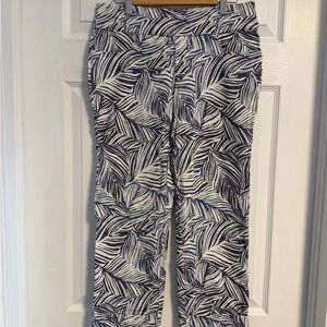 CHARLIE B Blue and White Leaf Print Capris